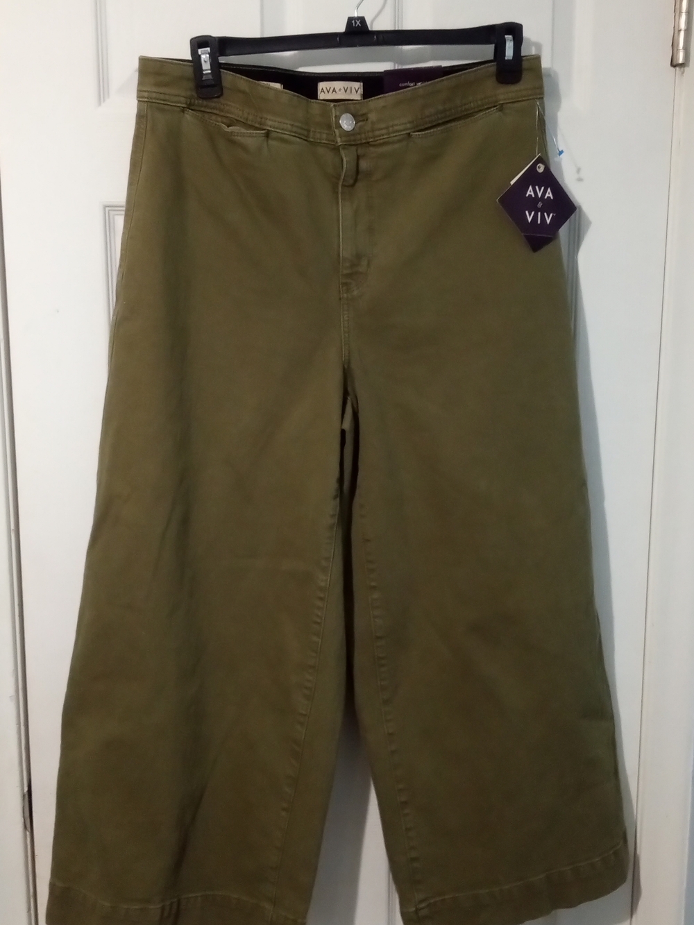 Ava & Viv Olive Wide-Leg Cropped Jeans